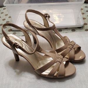 Bandolino strap sandals